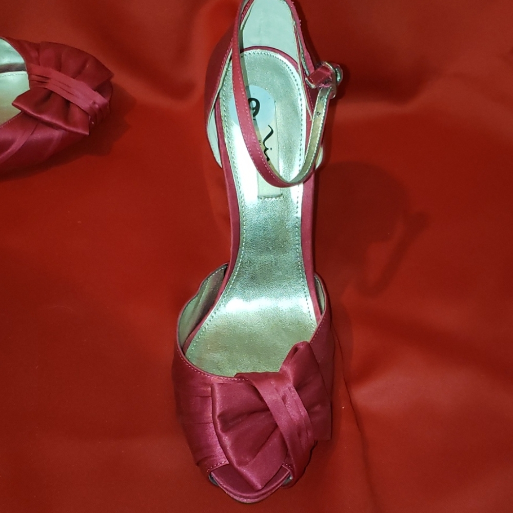 Heals - Picture 2 of 4